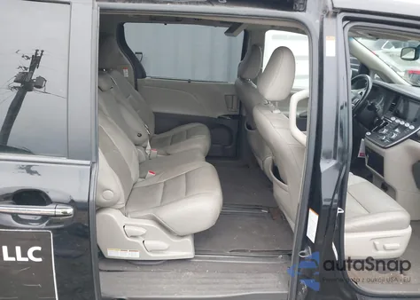 2015 Toyota Sienna Xle Premium 8 Passenger z USA, uszkodzony, nr VIN 5TDYK3DC8FS640224